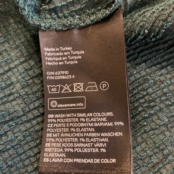 H&M Cold Shoulder Top - Picture 4 of 6